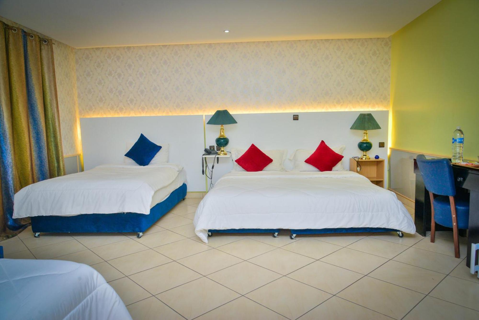 Free Zone Hotel Gzennaia Экстерьер фото