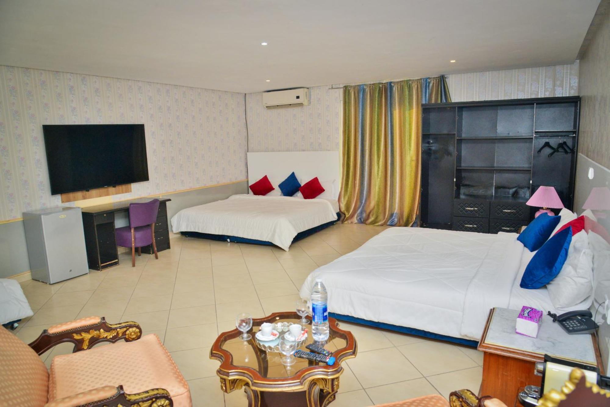 Free Zone Hotel Gzennaia Экстерьер фото