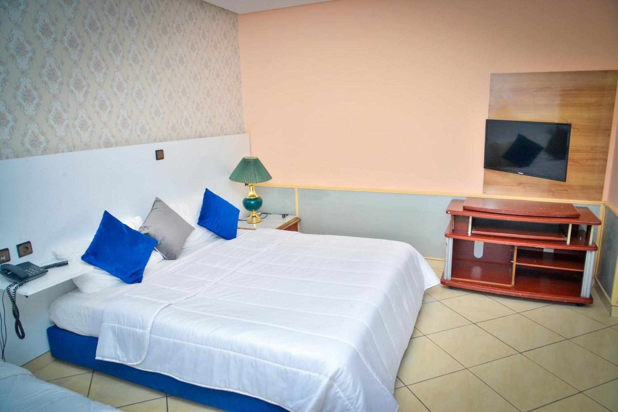 Free Zone Hotel Gzennaia Экстерьер фото