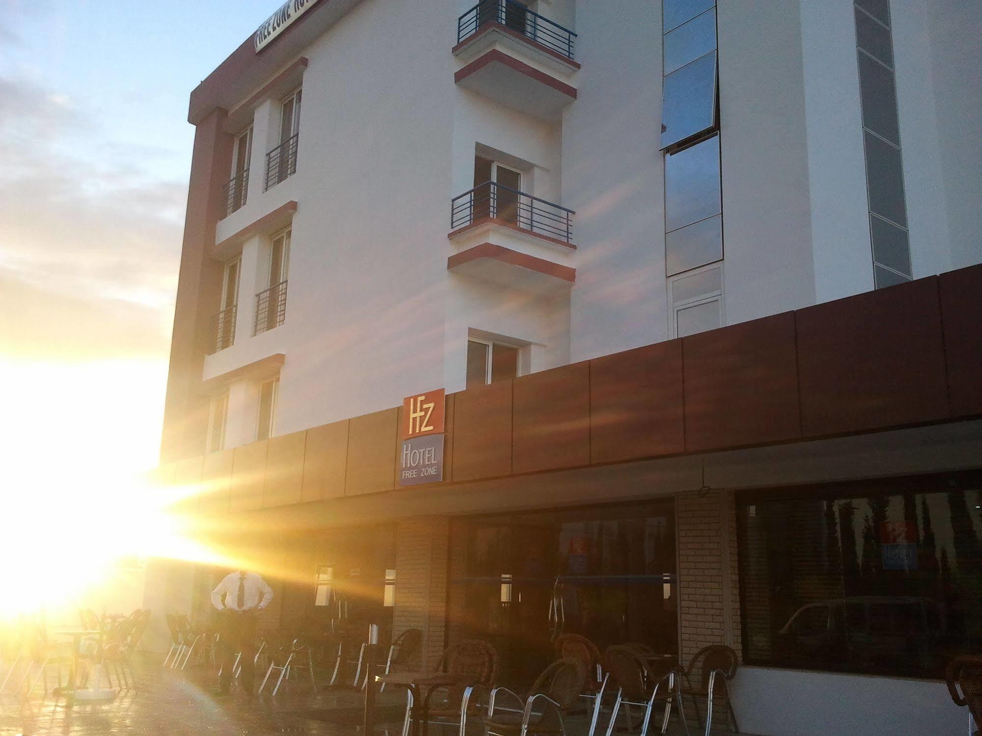 Free Zone Hotel Gzennaia Экстерьер фото
